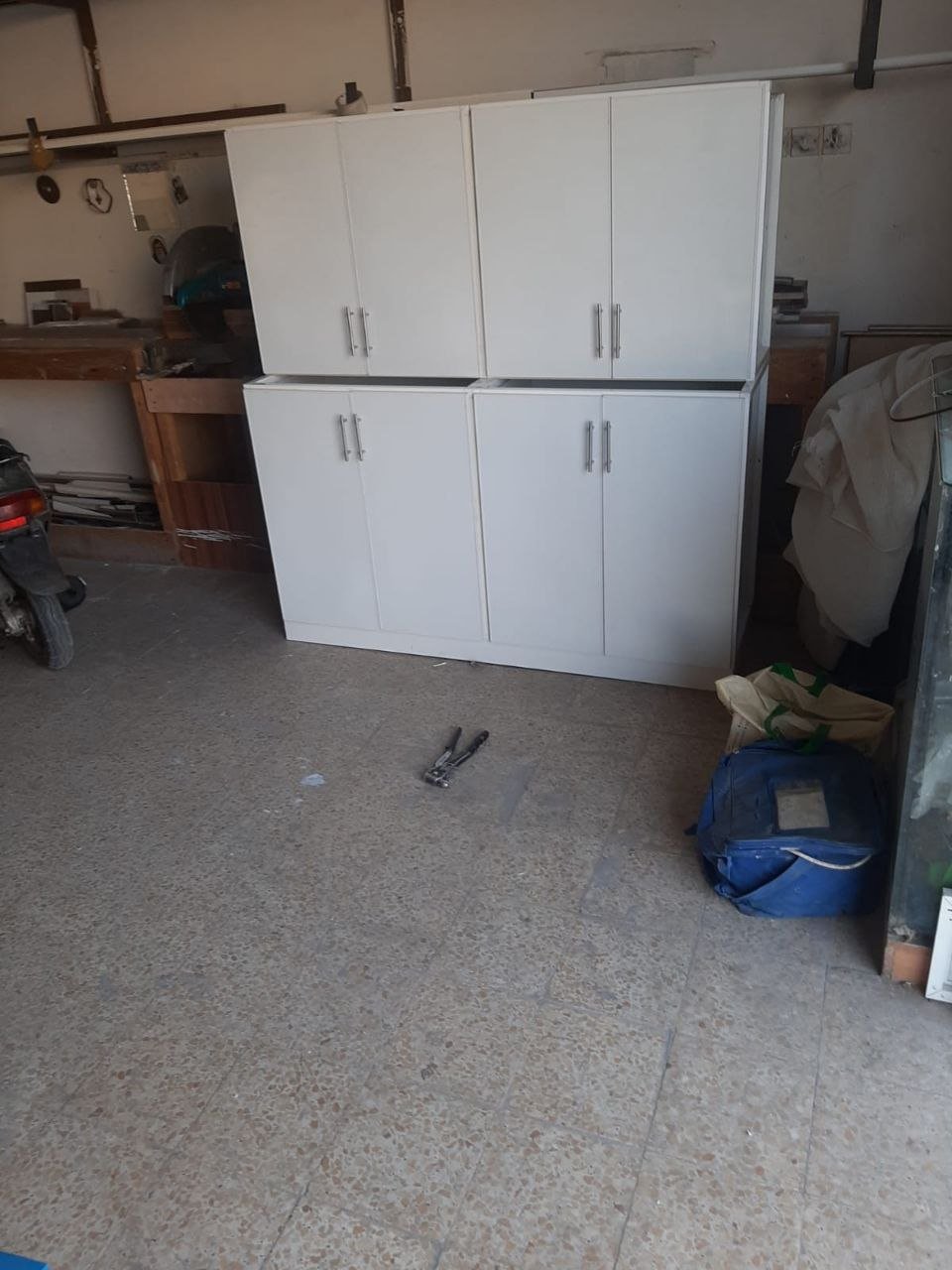 مطبخ على شكل L مع رخام وكوارتز